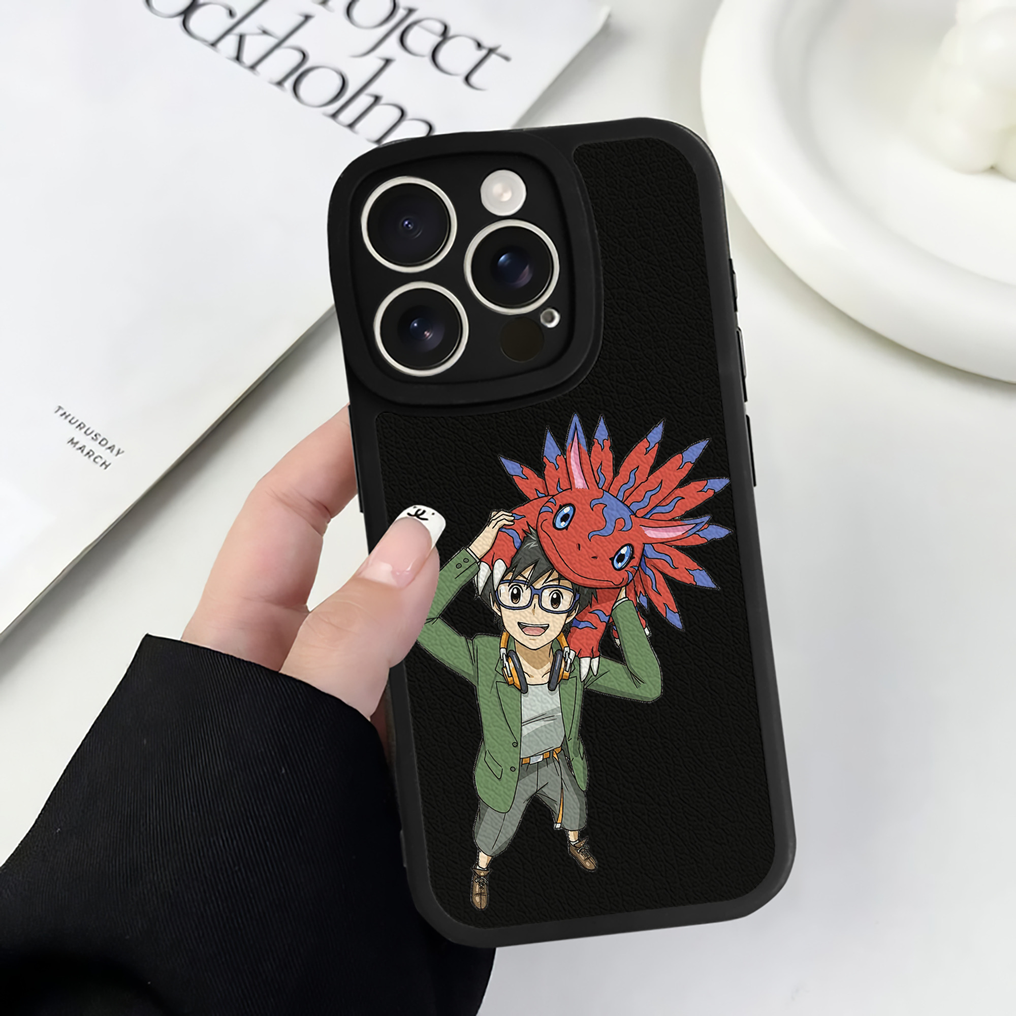 （画像用） Digimon デジタルモンスター/デジモン 【iPhone 16シリーズ対応】シリコンスマホケース（レザー調） 材質：シリコン